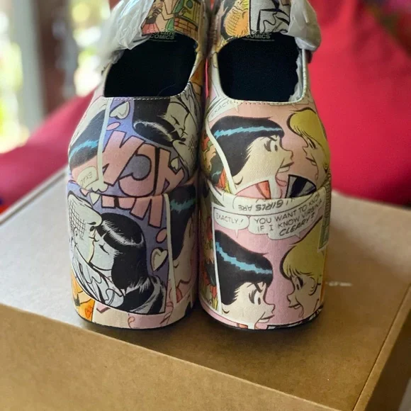 PLATFORM HEELS NWOB - Picture 2 of 6